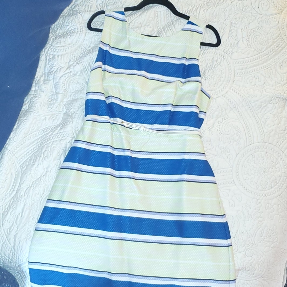 Limited size 10 sleeveless dress with pockets